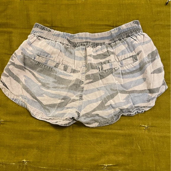 Camo Shorts - Picture 3 of 3